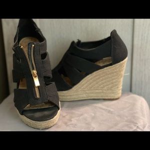 women’s black wedges